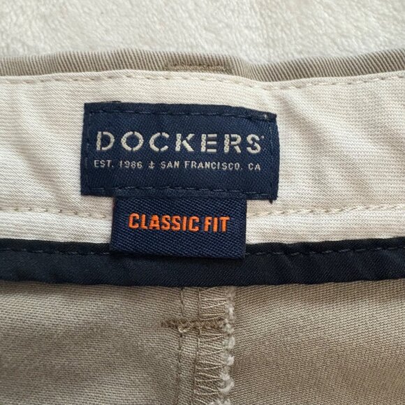 Dockers Mens Classic Fit Beige Khaki Pants W40 L32 Casual and Classic - Picture 3 of 12